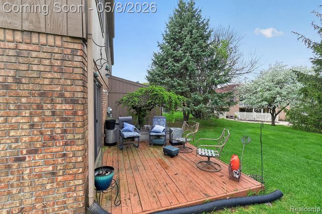 25381 Potomac Drive 6, South Lyon, MI 48178