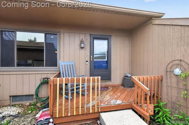25381 Potomac Drive 6, South Lyon, MI 48178