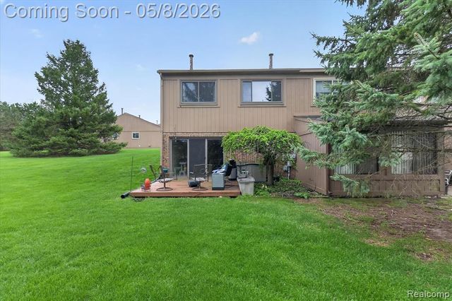 25381 Potomac Drive 6, South Lyon, MI 48178