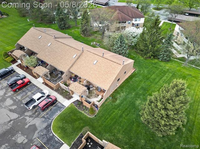 25381 Potomac Drive 6, South Lyon, MI 48178