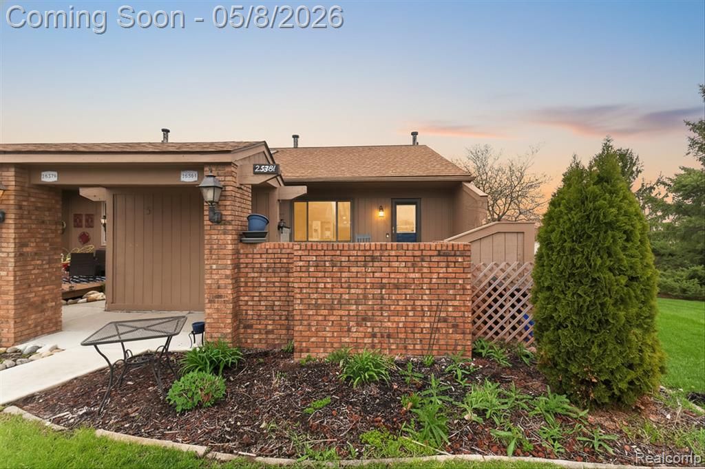 25381 Potomac Drive 6, South Lyon, MI 48178