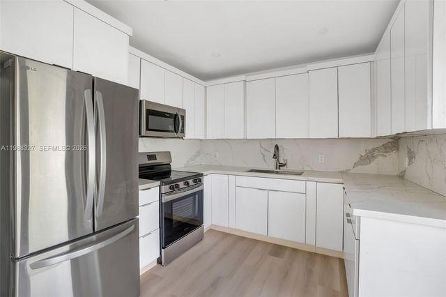 14520 Carver Drive, Miami, FL 33176