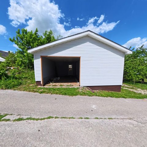 206 Kirkland Avenue, Irvine, KY 40336