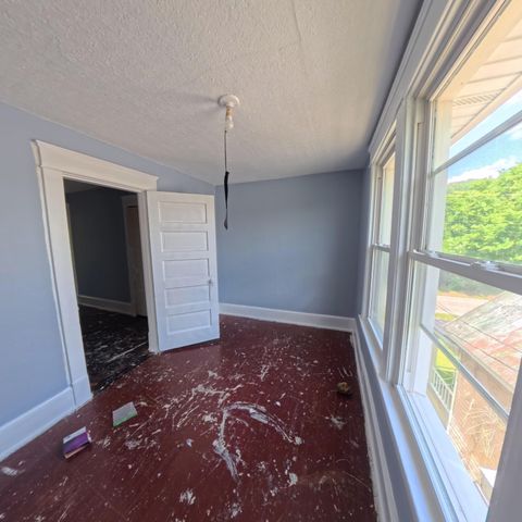 206 Kirkland Avenue, Irvine, KY 40336