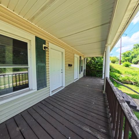 206 Kirkland Avenue, Irvine, KY 40336