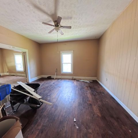 206 Kirkland Avenue, Irvine, KY 40336