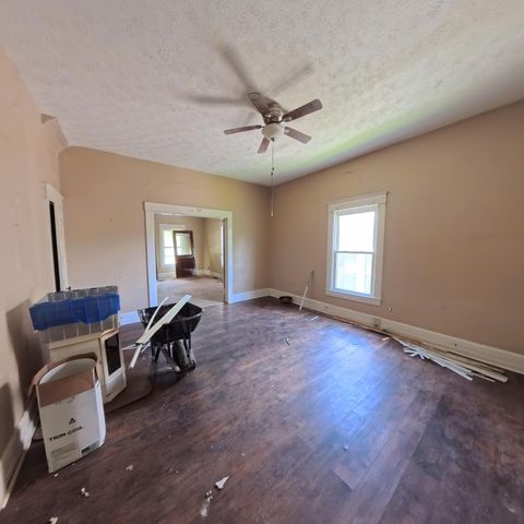 206 Kirkland Avenue, Irvine, KY 40336