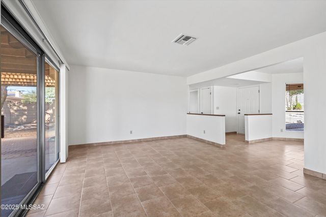 8280 E Calle Playa, Tucson, AZ 85715