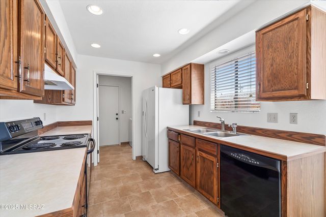 8280 E Calle Playa, Tucson, AZ 85715