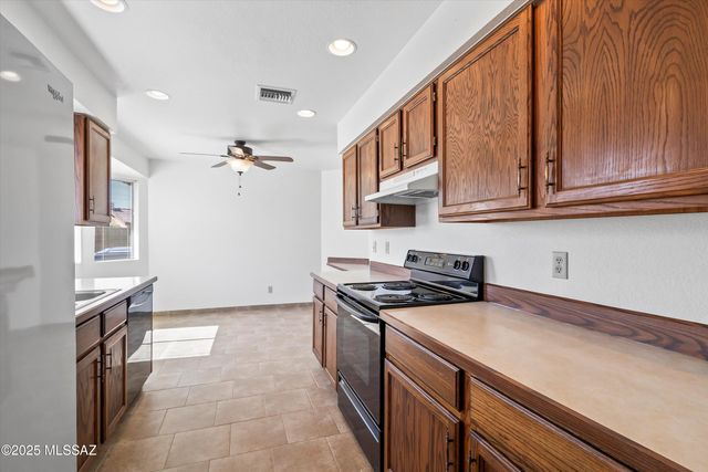 8280 E Calle Playa, Tucson, AZ 85715