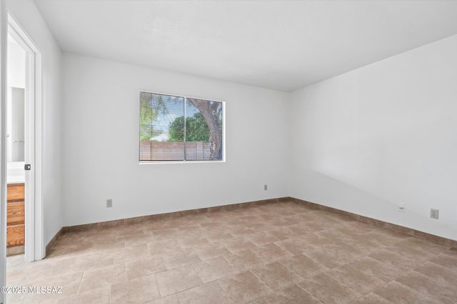 8280 E Calle Playa, Tucson, AZ 85715