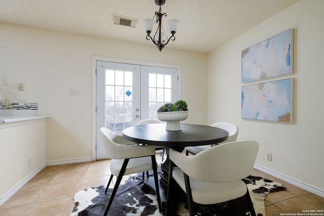 6326 Maverick Trl, San Antonio, TX 78240