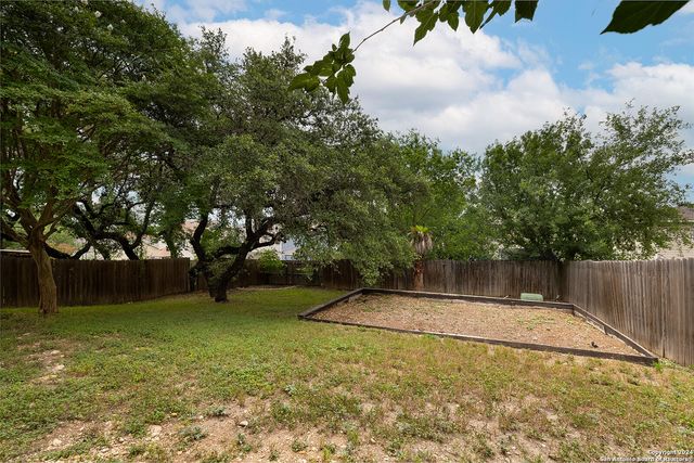 6326 Maverick Trl, San Antonio, TX 78240