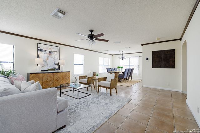 6326 Maverick Trl, San Antonio, TX 78240