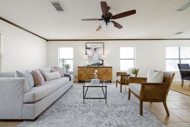 6326 Maverick Trl, San Antonio, TX 78240