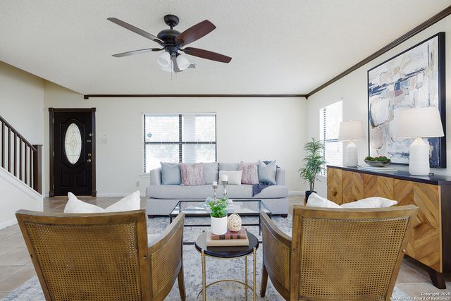 6326 Maverick Trl, San Antonio, TX 78240