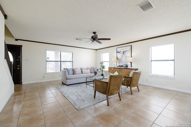 6326 Maverick Trl, San Antonio, TX 78240