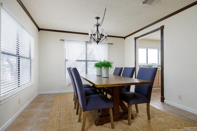 6326 Maverick Trl, San Antonio, TX 78240