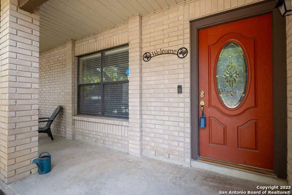 6326 Maverick Trl, San Antonio, TX 78240