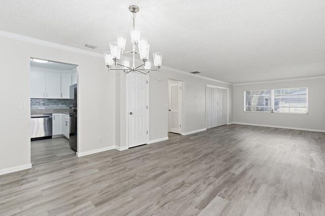 10098 S 42nd Drive, Boynton Beach, FL 33436