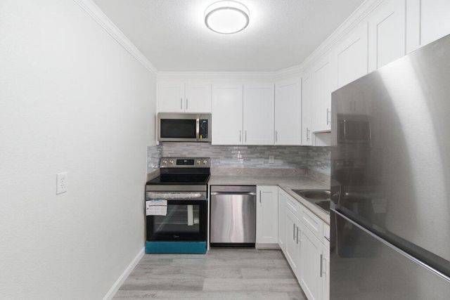 10098 S 42nd Drive, Boynton Beach, FL 33436