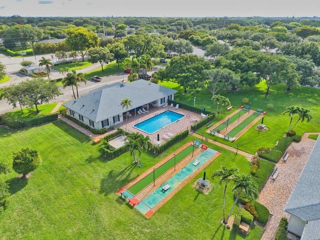 10098 S 42nd Drive, Boynton Beach, FL 33436