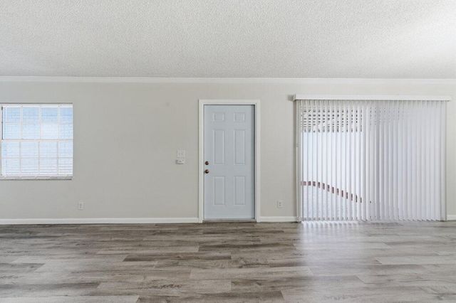 10098 S 42nd Drive, Boynton Beach, FL 33436