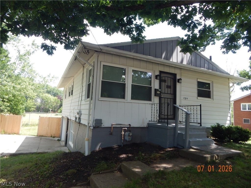 1709 42nd Street NW, Canton, OH 44709