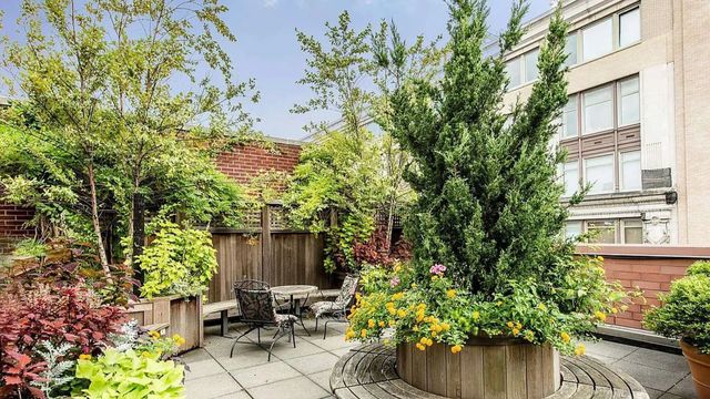 200 W 24th St Apt 5A, New York City, NY 10011