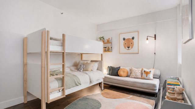 200 W 24th St Apt 5A, New York City, NY 10011