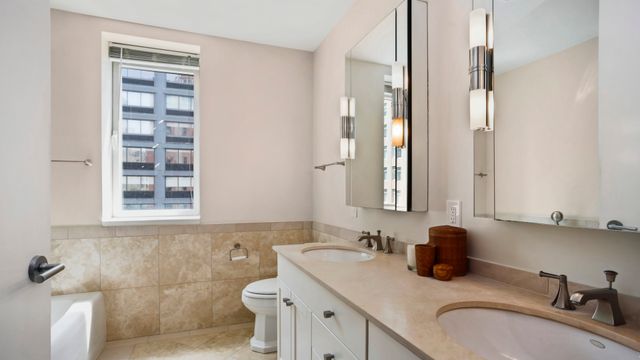 200 W 24th St Apt 5A, New York City, NY 10011