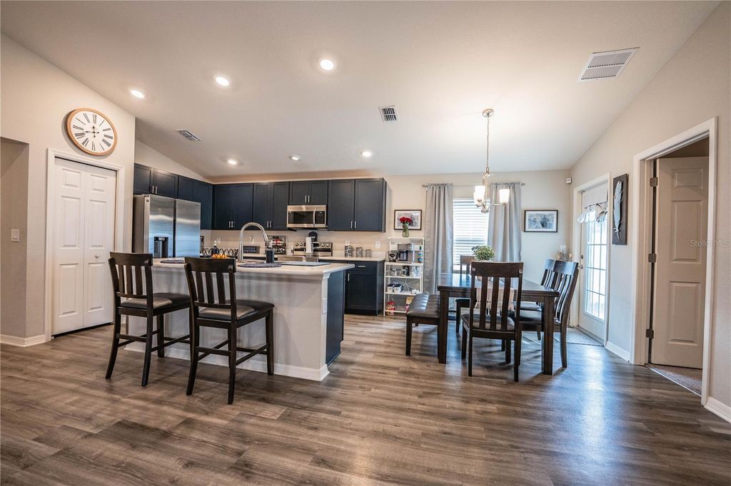 Image 11 of property listing at 928 ARUBA AVENUE, Mulberry, FL 33860