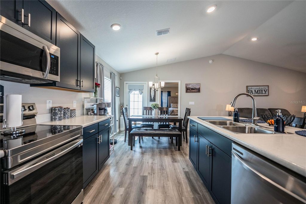 Image 13 of property listing at 928 ARUBA AVENUE, Mulberry, FL 33860