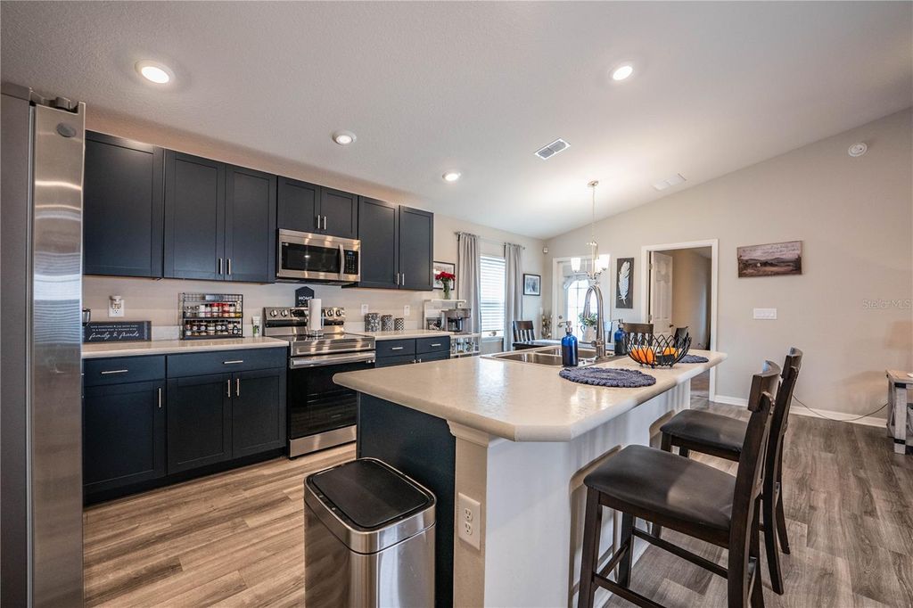 Image 15 of property listing at 928 ARUBA AVENUE, Mulberry, FL 33860