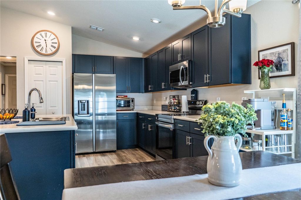 Image 16 of property listing at 928 ARUBA AVENUE, Mulberry, FL 33860