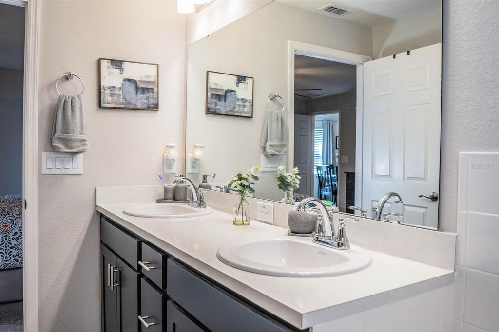 Image 26 of property listing at 928 ARUBA AVENUE, Mulberry, FL 33860