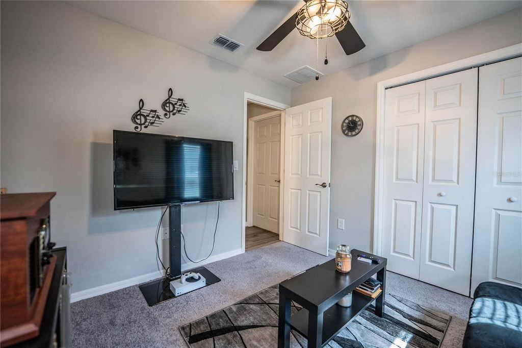 Image 32 of property listing at 928 ARUBA AVENUE, Mulberry, FL 33860