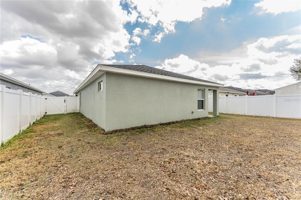 Image 39 of property listing at 928 ARUBA AVENUE, Mulberry, FL 33860