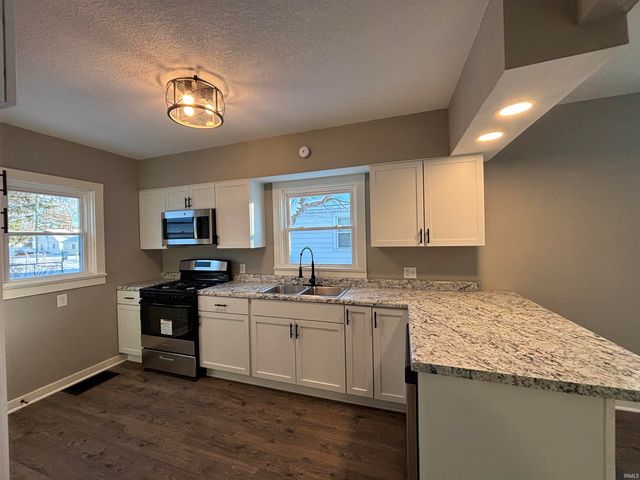 2710 Waynewood Drive, Fort Wayne, IN 46809