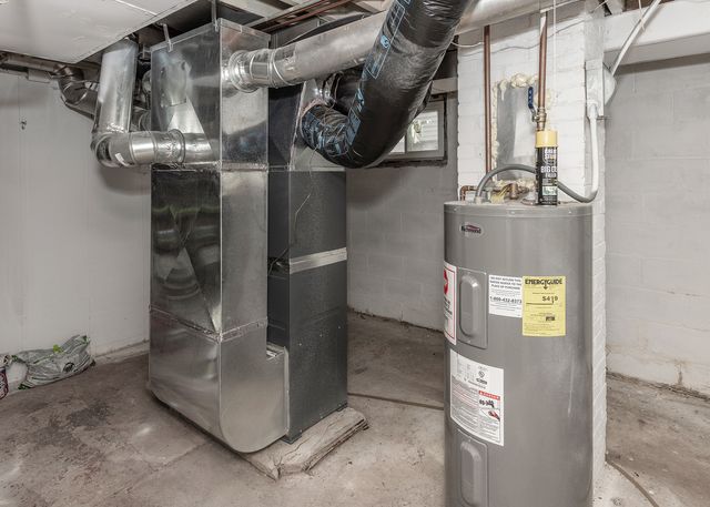 1717 6th Street, Rock Island, IL 61201