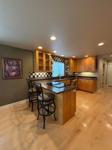 739 Spring Valley Drive, Medford, OR 97501