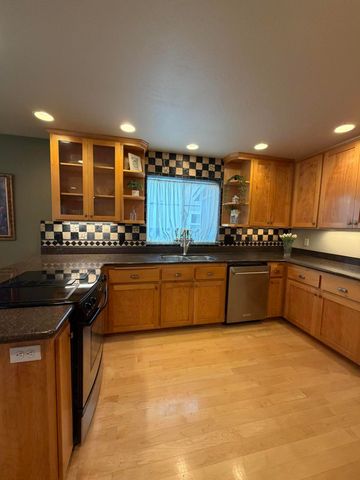 739 Spring Valley Drive, Medford, OR 97501