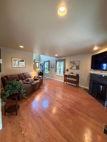 739 Spring Valley Drive, Medford, OR 97501