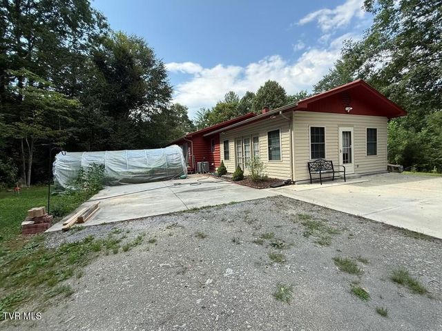 568 Possum Creek Road, Bluff City, TN 37618