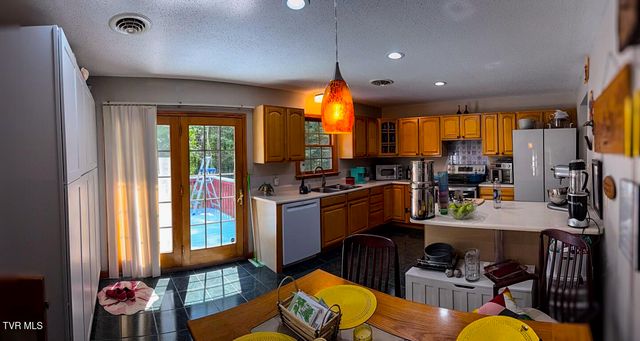 568 Possum Creek Road, Bluff City, TN 37618