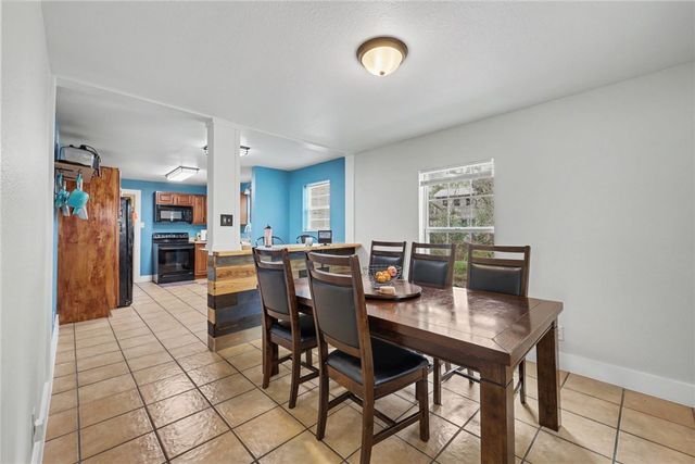 629 W Yoakum Ave, Aransas Pass, TX 78336