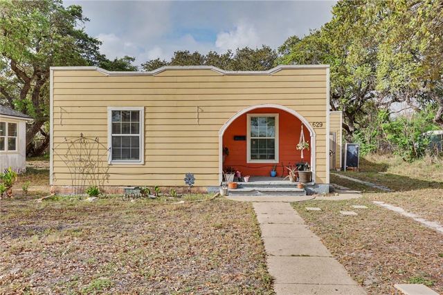 629 W Yoakum Ave, Aransas Pass, TX 78336