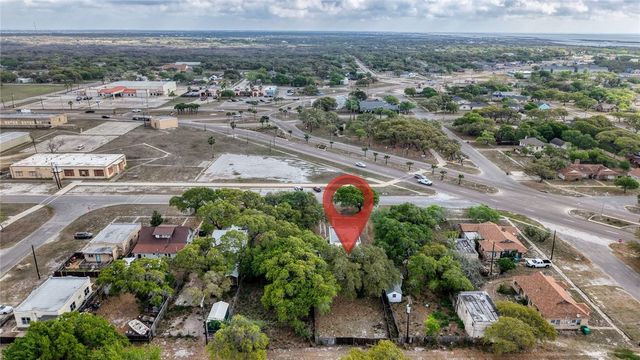 629 W Yoakum Ave, Aransas Pass, TX 78336