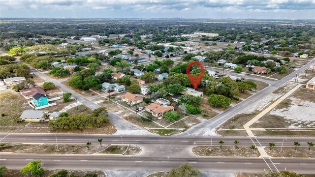 629 W Yoakum Ave, Aransas Pass, TX 78336