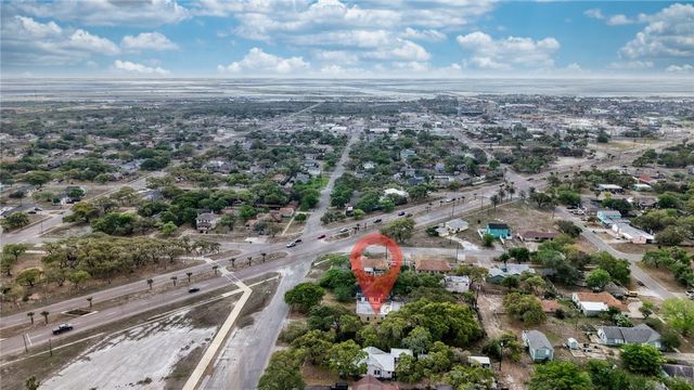 629 W Yoakum Ave, Aransas Pass, TX 78336